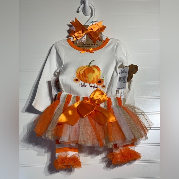 Adorable 6 month Hello Pumpkin outfit. Terrific Tutu and sleeve leggings so cute - Picture 1 of 11